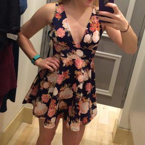 Forever 21 Floral Plunge Neck Mini Dress – Size Medium – Skater Skirt